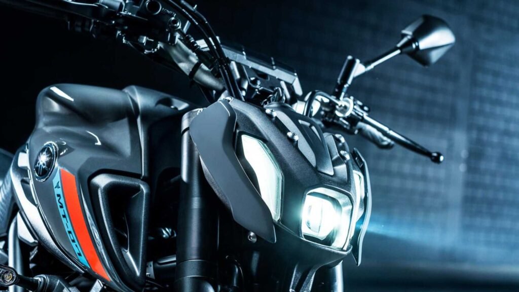 Nova Yamaha MT-07 estreia visual renovado e versão automatizada 8 nova-yamaha-mt-07-estreia-visual-renovado-e-versao-automatizada