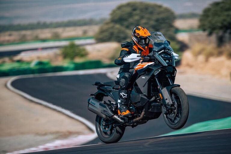 KTM lança versão manual da 1390 Super Adventure S 31 ktm-1390-superadv-3