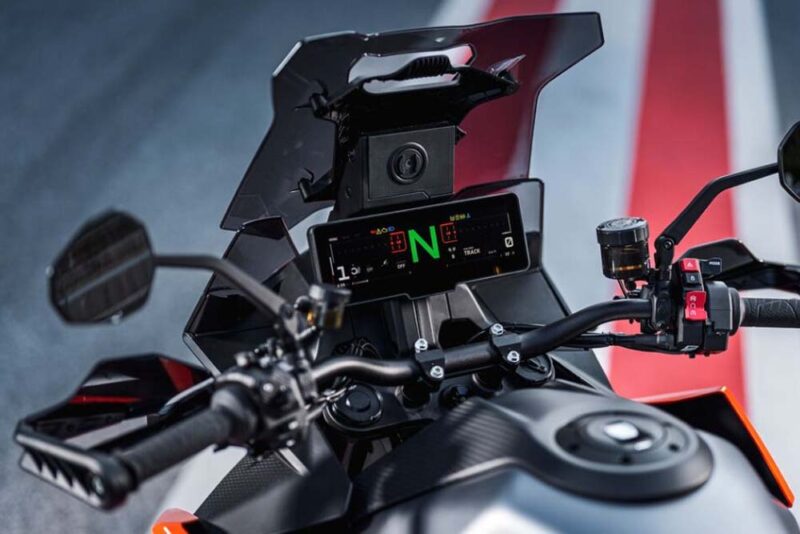 Painel de carro em moto? KTM usará ‘tela gigante’ Painel de carro em moto? KTM usará 'tela gigante'