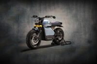 Renault lança moto elétrica para ‘combinar’ com seu novo carro