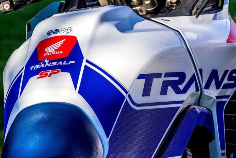 desejada-aqui-big-trail-750-cc-da-honda-tem-edicao-limitada-la-fora