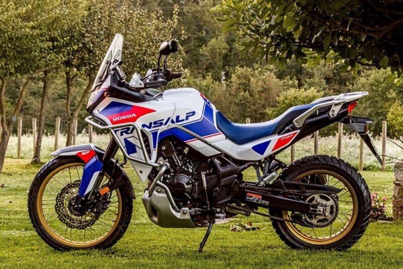 desejada-aqui-big-trail-750-cc-da-honda-tem-edicao-limitada-la-fora