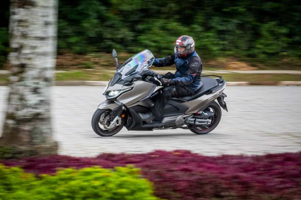 kymco-ak550-premium-a-evolucao-do-maxi-scooter