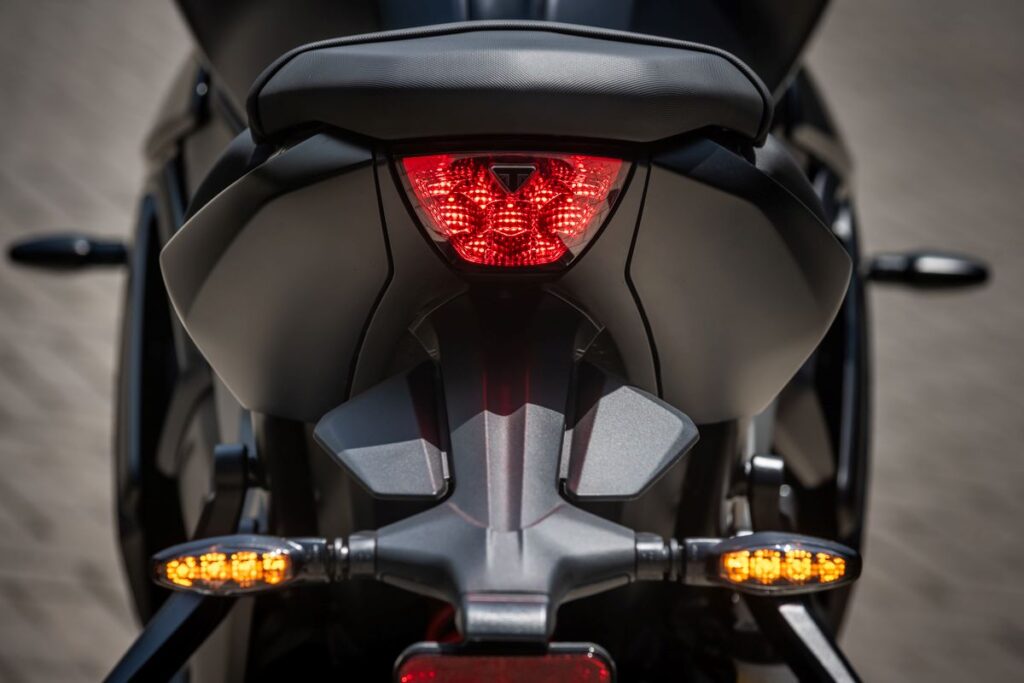 triumph-daytona-660-a-nova-media-esportiva-que-impoem-respeito