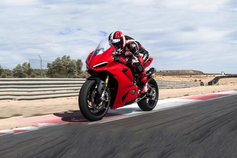 Panigale e Streetfighter V2: o que mudou nas novas motos Ducati