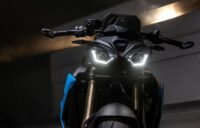 BMW aprimora padrões para linha 2025 da hypernaked S 1000 R