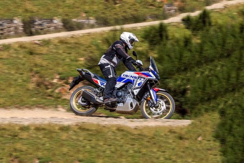 Desejada aqui, big trail 750 cc da Honda tem edição limitada lá fora Desejada aqui, big trail 750 cc da Honda tem edição limitada lá fora