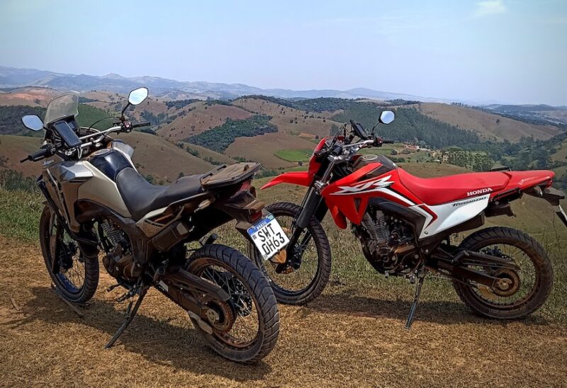 Honda XR300L Tornado ou XRE 300 Sahara? | Honda XR300L Tornado ou XRE 300 Sahara? |