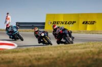 Mulher, você curte motos? A Royal Enfield pode te levar para os EUA