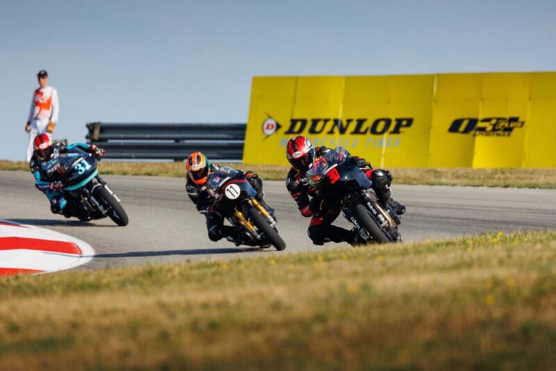 Mulher, você curte motos? A Royal Enfield pode te levar para os EUA Mulher, você curte motos? A Royal Enfield pode te levar para os EUA