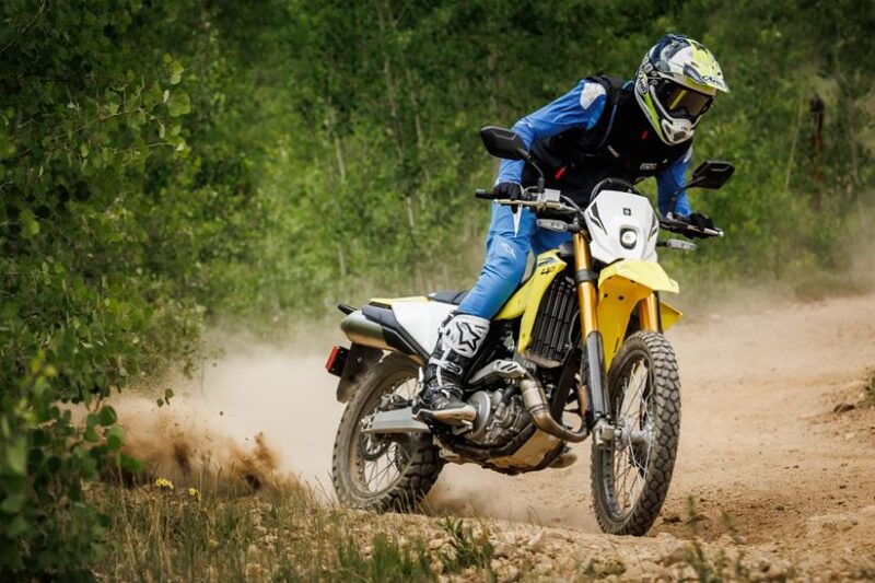 Suzuki DR-Z400 é finalmente atualizada e ganha duas versões drz4s__4_ação