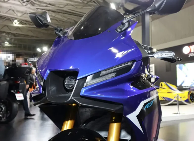 Yamaha YZF-R3 2025: novidade geração é revelada em Tóquio 6 imagem do farol da nova Yamaha YZF-R3 2025