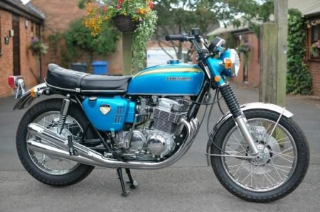 Honda CB750 (1969), uma das motos clássicas da Honda que marcaram época.