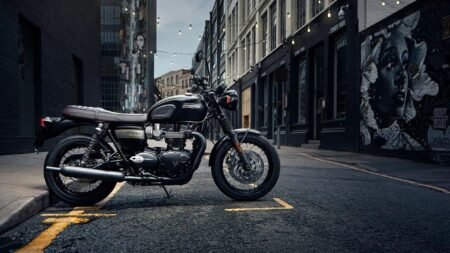 Bonneville T120 preto