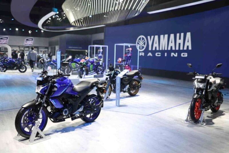 imagem da Yamaha FZ-S Hybrid apresentada no Bharat Mobility Expo 2025