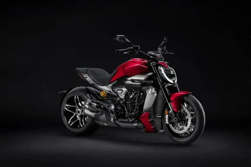 imagem lateral da Ducati XDiavel V4 2025