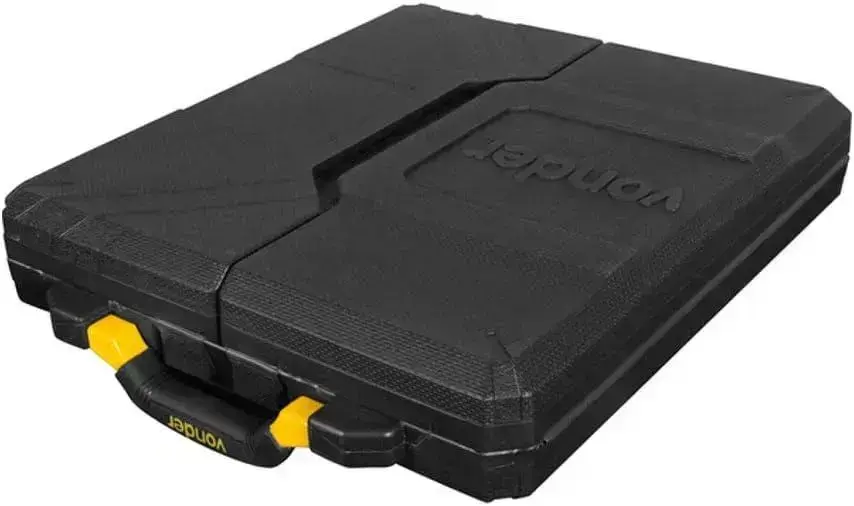 imagem superior de uma mala, fundo neutro que destaca a mala.