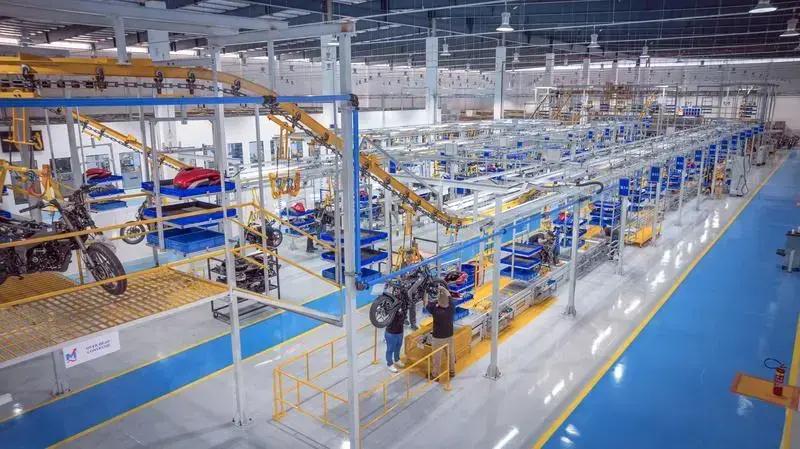 Bajaj celebra 1 ano da fábrica em Manaus com alta produção