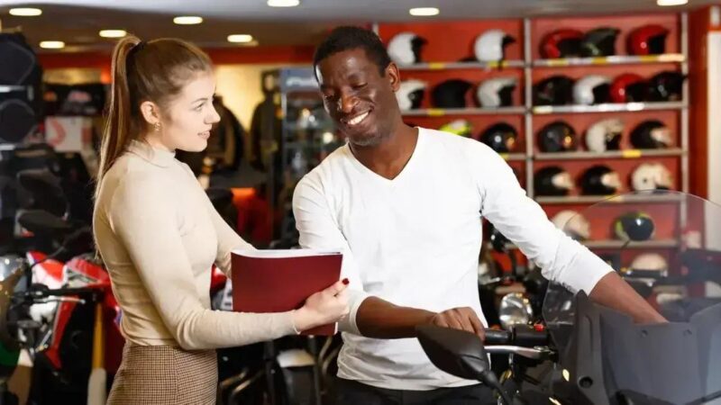 Consórcio de motos cresce em meio a juros altos no Brasil