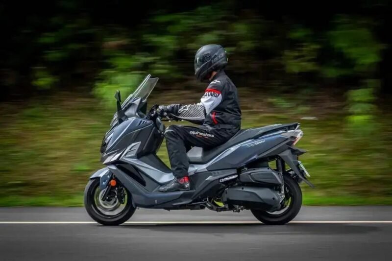 Dafra Cruisym 300 2025: scooter aprimorado para cidade e viagem