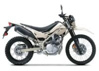 Kawasaki relança KLX230 Sherpa S 2026 com altura reduzida e conectividade