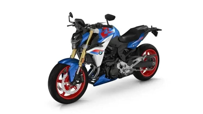 Nova BMW F 900R chega com design esportivo e melhorias técnicas