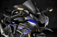 Yamaha atualiza YZF-R1 e YZF-R1M 2025 com eletrônica avançada