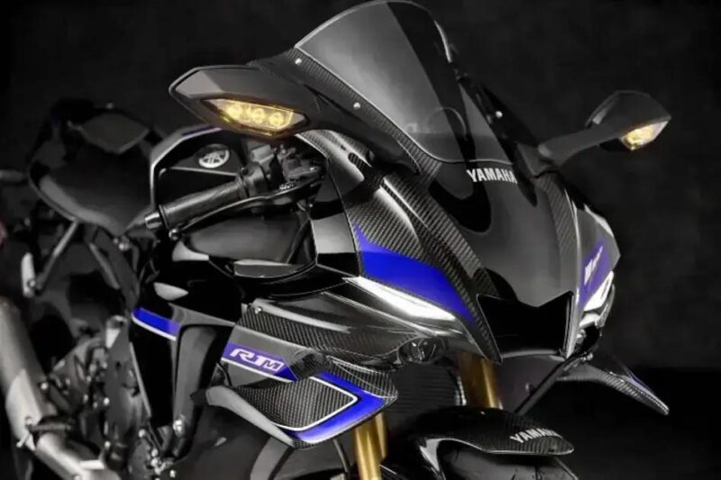 Yamaha atualiza YZF-R1 e YZF-R1M 2025 com eletrônica avançada