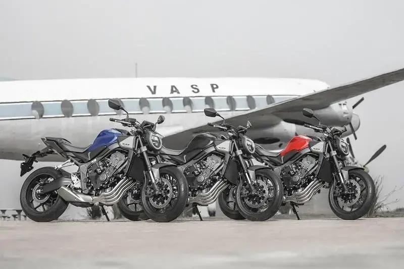 Honda CB 650R 2026 revoluciona com câmbio eletrônico E-Clutch