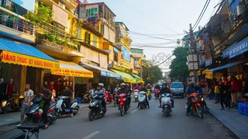 Vietnã proíbe motos a gasolina no centro de Hanói a partir de 2026