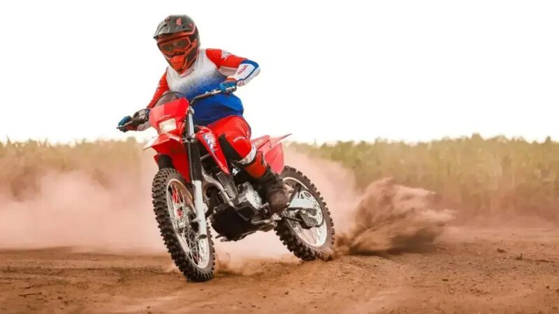 Honda lança nova CRF 300F 2026 com motor mais potente