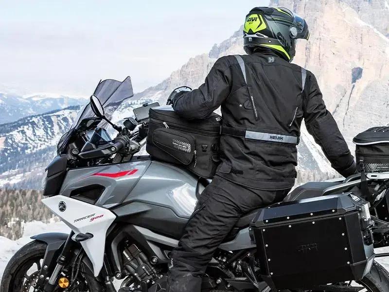 Acessórios que transformam sua viagem de moto em uma experiência premium