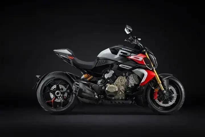 Ducati Diavel V4 RS: potência, tecnologia e design em destaque