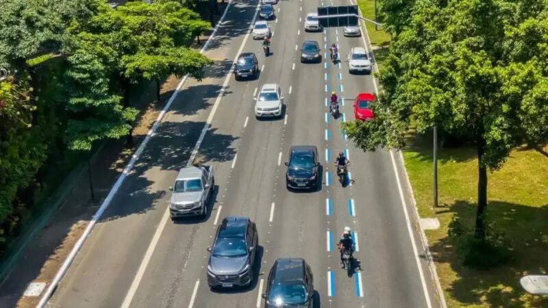 Estudo revela que Faixa Azul em SP não reduz mortes de motociclistas Estudo revela que Faixa Azul em SP não reduz mortes de motociclistas