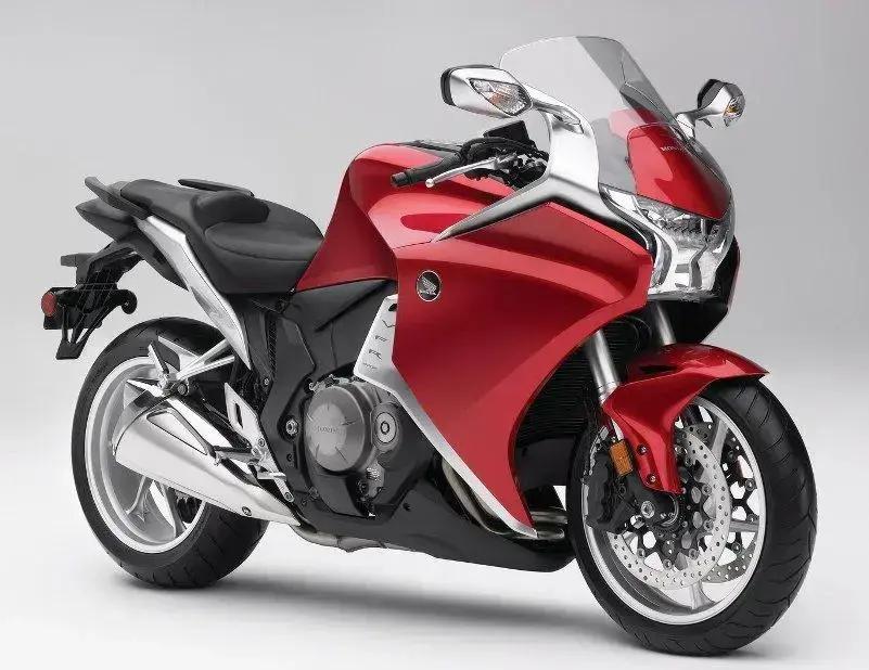 Honda VFR1200F: Performance, inovação e tecnologia em destaque