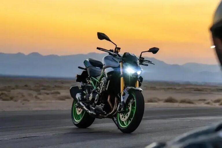 Motocicleta Kawasaki Z900 lidera vendas de alta cilindrada em 2025