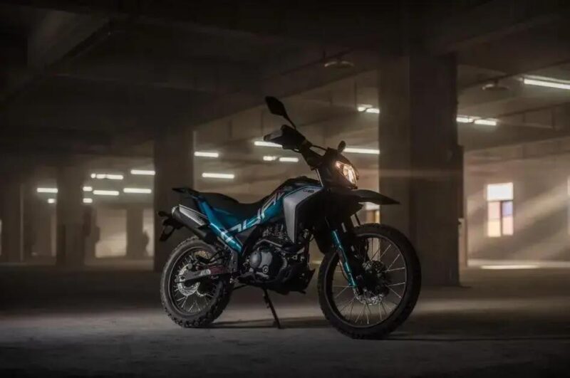 Nova trail de 230cc da CFLite custa menos que a Honda Bros 150 no exterior