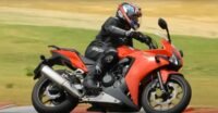 Relembre o teste da Honda CBR 500R, ícone de desempenho e estilo