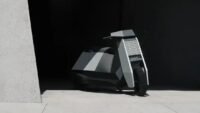 Infinite Machine chega à Europa com scooter elétrica de visual futurista