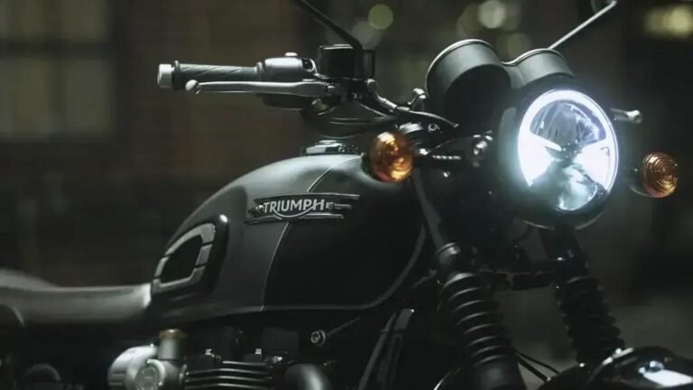 Linha Triumph Bonneville 2026 traz modernidade sem perder o estilo clássico