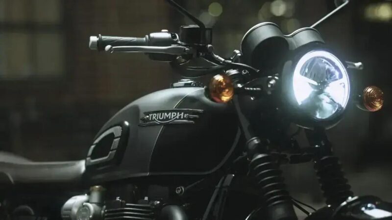 Linha Triumph Bonneville 2026 traz modernidade sem perder o estilo clássico