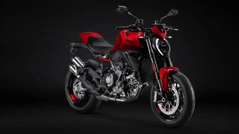 Nova Ducati Monster com motor V2 de 890cm³ estreia em 2025