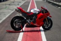 Nova Ducati Panigale V4 R 2026: velocidade e potência comparáveis a Porsche 911