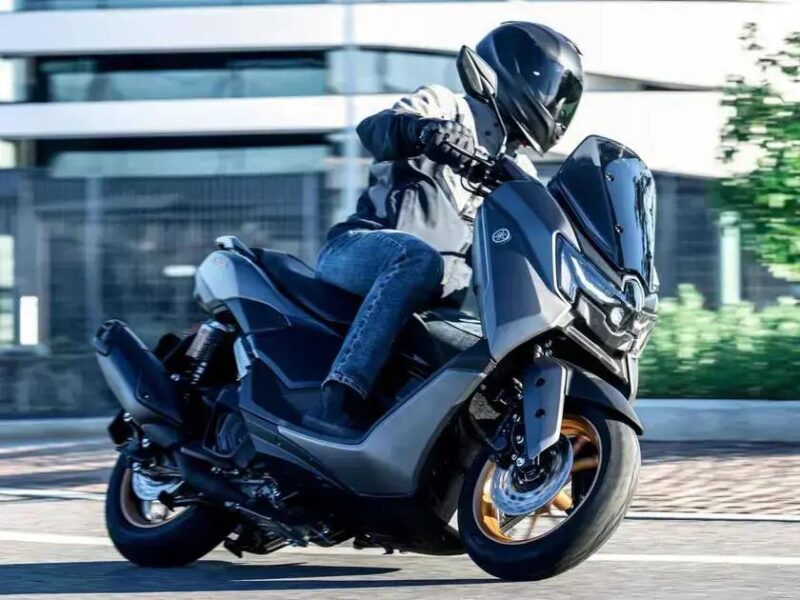 Yamaha NMax 155 Tech Max 2026 traz inovação com câmbio elétrico e painel digital