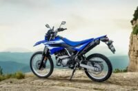 Yamaha WR125R 2026 chega ao exterior com melhorias e faz falta no Brasil