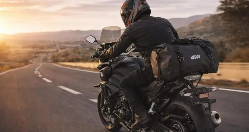 GIVI EA115BK 40L: A Bolsa Perfeita para Viagens de Moto