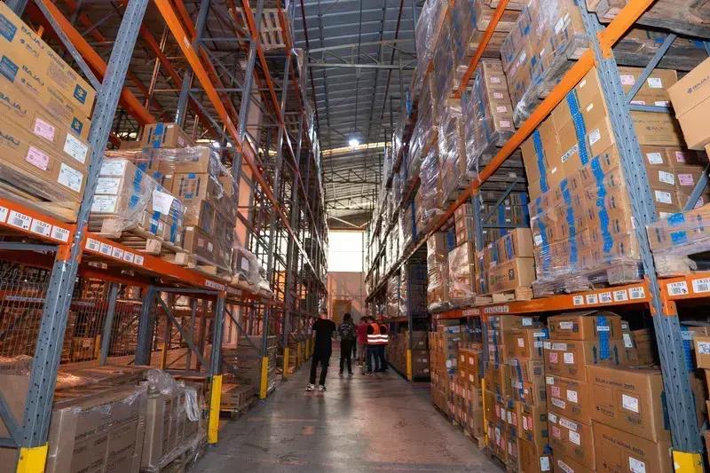 Bajaj fortalece pós-venda com centro de peças no Brasil