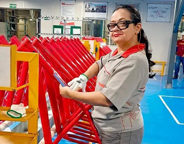 Mulheres em alta: Crescimento no setor de duas rodas Mulheres em alta: Crescimento no setor de duas rodas