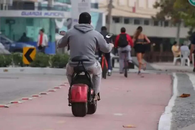 Motos Elétricas no RJ: Placa e CNH Obrigatórias em 2026